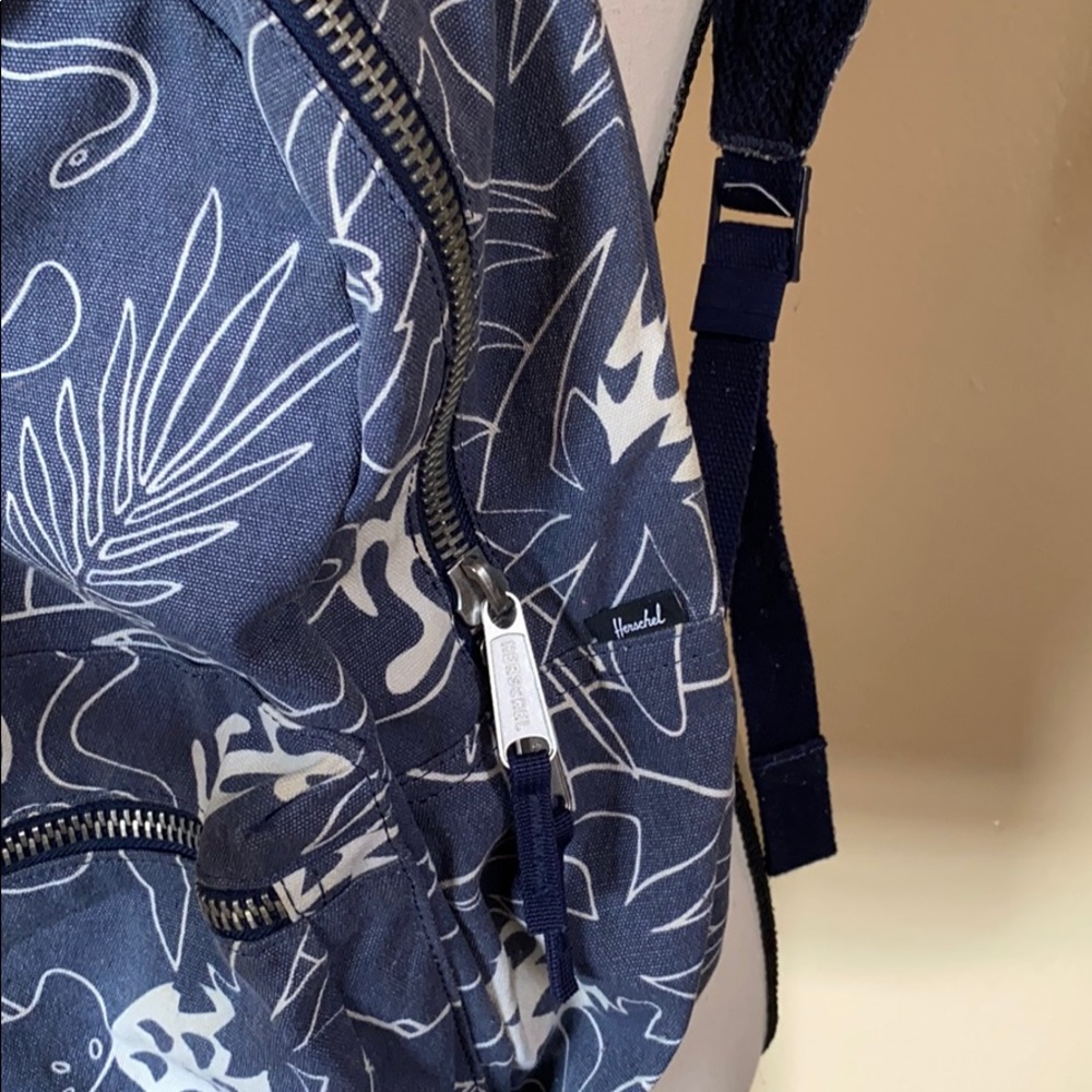 Herschel Tropical Print Backpack 🌿 EUC - Picture 3 of 6